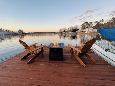 Renovated 2-bedroom farm-style cottage on Lake Murray. Bring Your Fishing Rod