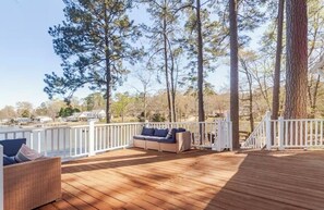 Terrace/patio - Renovated 2-bedroom farm-style cottage on Lake Murray. (Leesville)