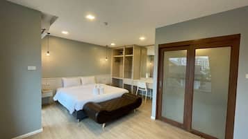 Chambre Familiale, vue colline | Bureau, Wi-Fi gratuit