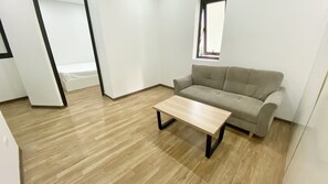 Deluxe Apartment | 1 bedroom, desk, soundproofing, free WiFi - Era Apartment Lac Long Quan  (Hanoi)