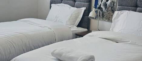 5 bedrooms, WiFi, bed sheets