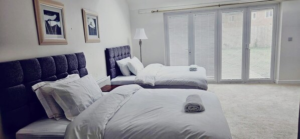 5 bedrooms, WiFi, bed sheets