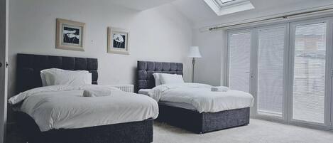 5 bedrooms, WiFi, bed sheets