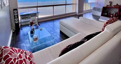 SeafrontApartment-Sleeps4-Pool-Parking-Garden