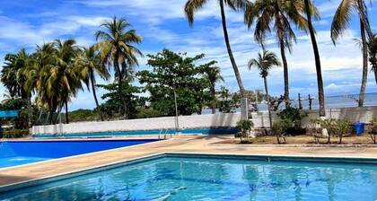 SeafrontApartment-Sleeps4-Pool-Parking-Garden