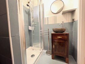 Shower, towels - Sorriso Berzo Apartment with Stunning Views (Berzo)