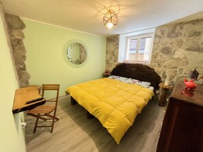 1 bedroom, WiFi, bed sheets - Sorriso Berzo Apartment with Stunning Views (Berzo)