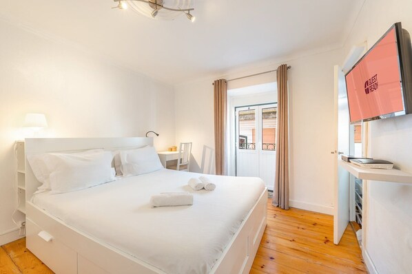 1 bedroom, internet, bed sheets