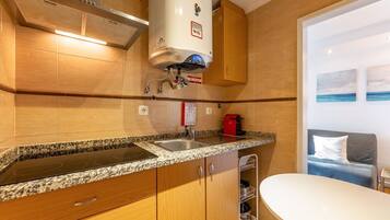 Kühlschrank, Mikrowelle, Ofen