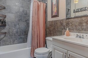 Sèche-cheveux, serviettes fournies