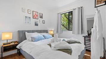 3 bedrooms, iron/ironing board, travel crib, free WiFi