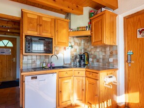 Réfrigérateur, micro-ondes, lave-vaisselle