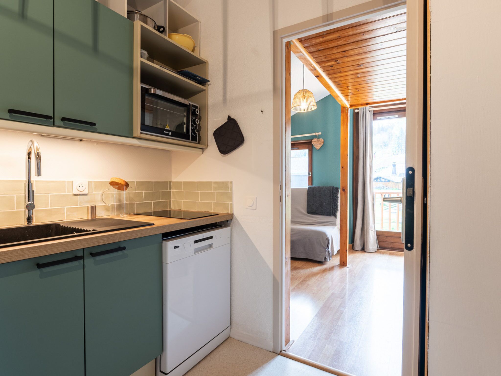 Fridge, microwave, oven, cookware/dishes/utensils