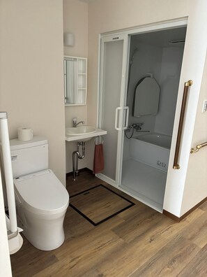 Basic Single Room, Hill View | Desk, laptop workspace, bed sheets - SakuraMandarin (Sakura)