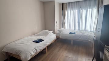 Tomannsrom – business, ikke-røyk | Skrivebord, skrivebord for bærbar PC og sengetøy