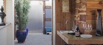 Walk to downtown, Oxbow, BottleRock, nightlife, dining & shops! Spa and more!