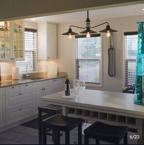 Fridge, microwave, oven, stovetop - Walk to downtown, Oxbow, BottleRock, nightlife, dining & shops! Spa and more! (Napa)