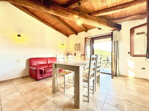 Interior - Maion Bellevue con Patio (Cardedu)