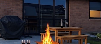 Family home with Game zone and Outdoor fireplace, Sleeps 10.