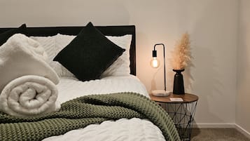 4 bedrooms, desk, iron/ironing board, free WiFi
