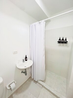 Dusche, Handtücher, Seife, Shampoo