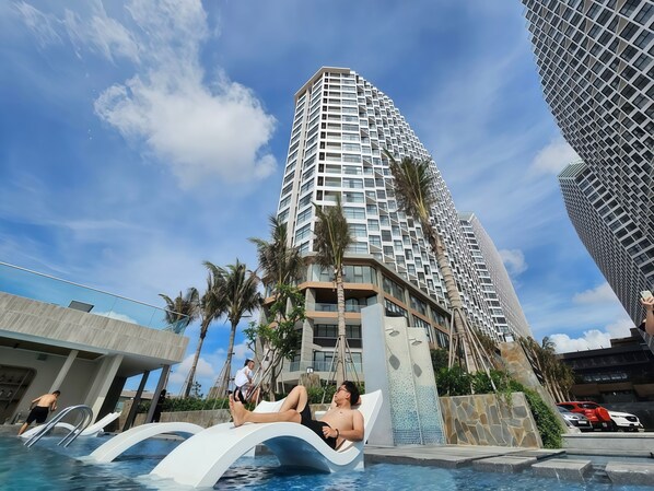 3 outdoor pools, pool umbrellas, sun loungers - Mandala Sunrise Escape (Phan Thiet)