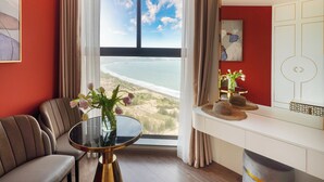 Dobbeltrom – deluxe, strandutsikt | Utsikt mot strand/hav