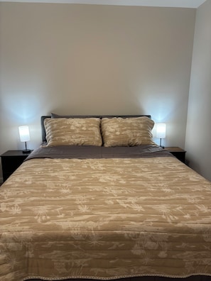 3 habitaciones, escritorio, wifi gratis y ropa de cama
