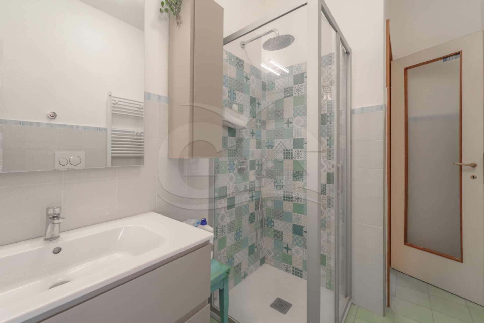 Ducha, secador de pelo, toallas