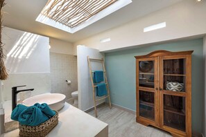 Dusche, Haartrockner, Bidet, Handtücher