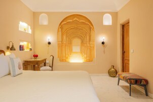 Estate Deluxe Room | Escrivaninha, espaço de trabalho para notebook, Wi-Fi de cortesia