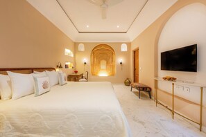 Estate Deluxe Room | Desk, laptop workspace, free WiFi, bed sheets - Niravi Jaipur (Jaipur)