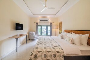 Heritage Bungalow Room | Desk, laptop workspace, free WiFi, bed sheets - Niravi Jaipur (Jaipur)