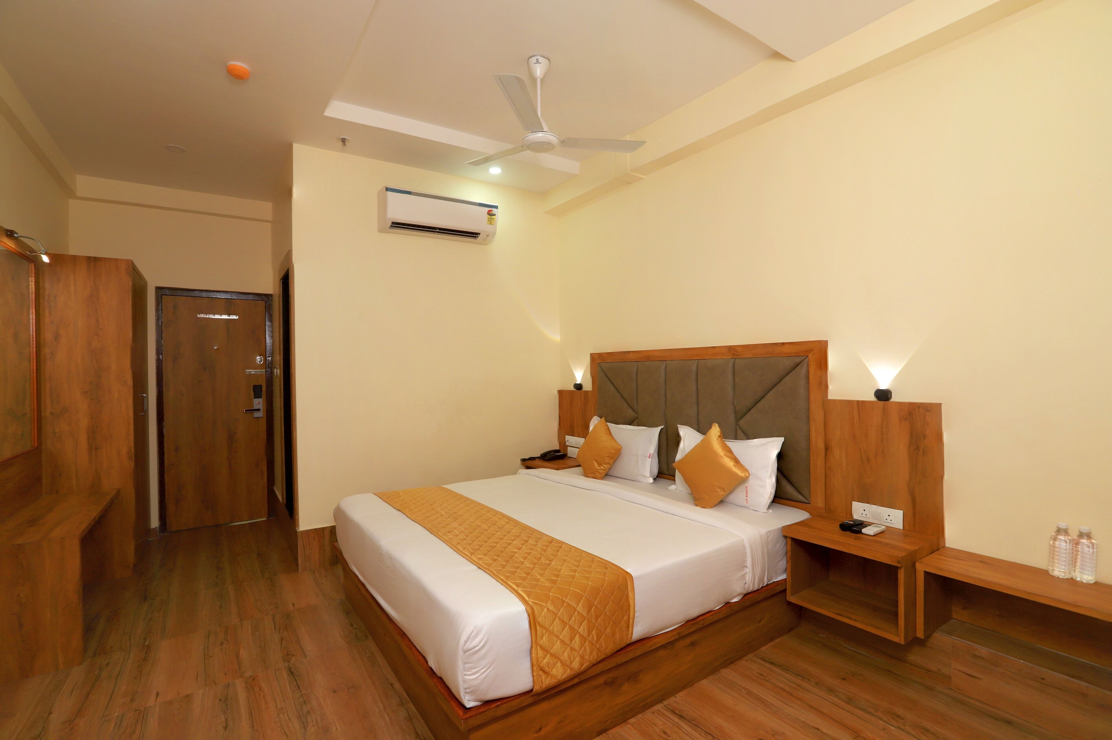 Photo - Hotel BKC Minerva, Near US Consulate