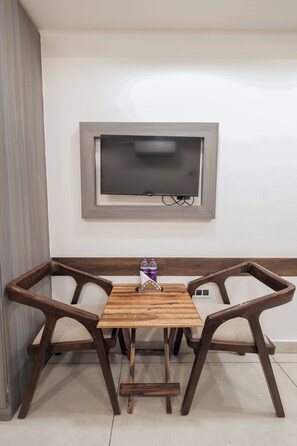 Deluxe Double Room - Micasa Homes (New Delhi)