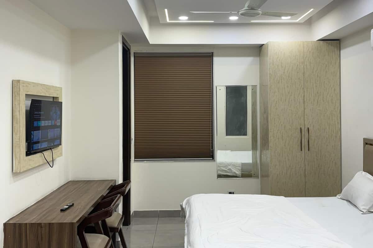 2 bedrooms, in-room safe, blackout curtains, free WiFi