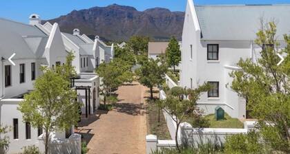 One bedroom masterpiece in world class secure golf and winelands estate