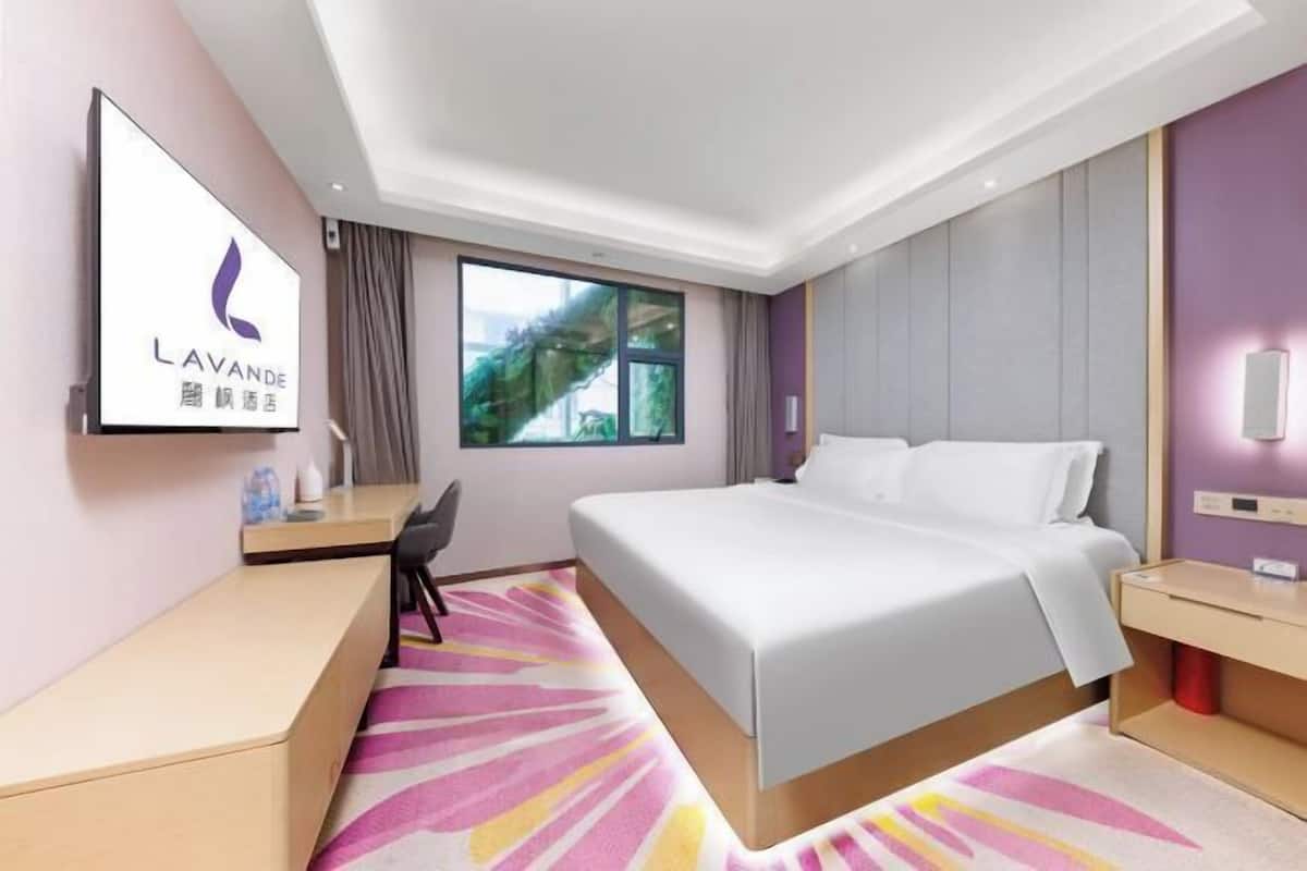 1 Schlafzimmer, hochwertige Bettwaren, Minibar, Schreibtisch