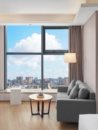 Business Double Room | Premium bedding, minibar, blackout drapes, soundproofing