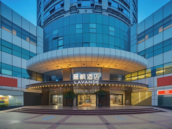 A modern hotel with a curved facade, a prominent entrance, and a sign reading "LAVANDE". - Lavande Hotel Guangzhou Beijing Road Pedestrian Street Haizhu Square Metro Station Branch - Free Deliver Service to Canton Fair Complex During Canton Fair Period (Guangzhou)