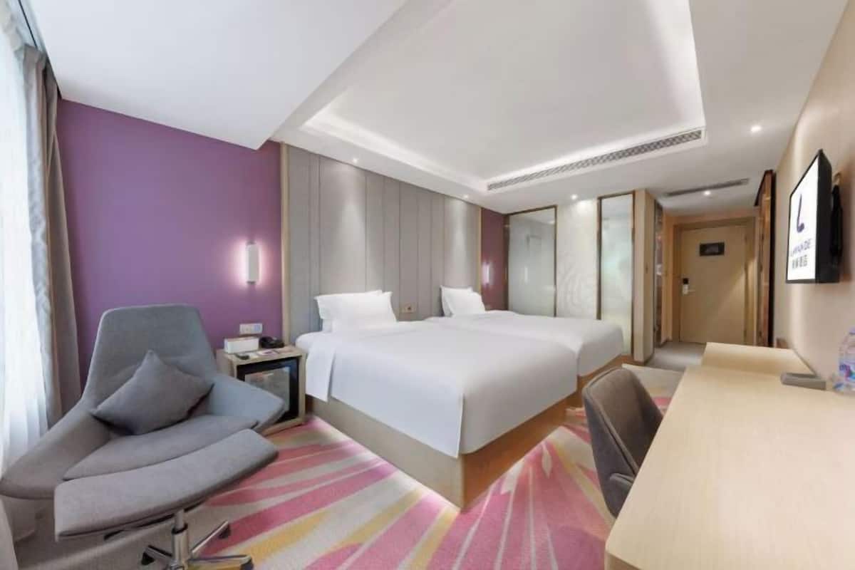 1 Schlafzimmer, hochwertige Bettwaren, Minibar, Schreibtisch