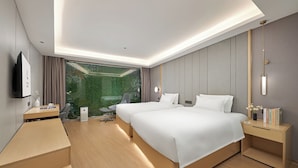 A modern hotel room with a large bed, bedside tables, a desk, and a TV. - Lavande Hotel Guangzhou Beijing Road Pedestrian Street Haizhu Square Metro Station Branch - Free Deliver Service to Canton Fair Complex During Canton Fair Period (Guangzhou)