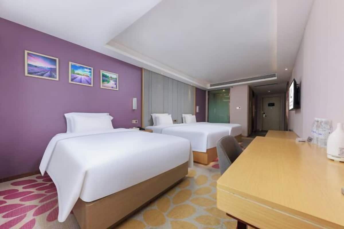 1 Schlafzimmer, hochwertige Bettwaren, Minibar, Schreibtisch