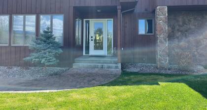 Peaceful Skalkaho hide away, 4-bedroom house in Hamilton.