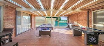 Massive private property - Indoor pool & More