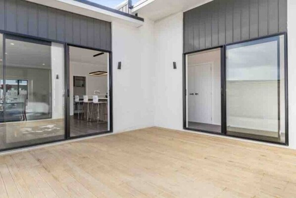 屋外ダイニングエリア