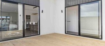 Modern Beach Retreat (4 bedrooms)