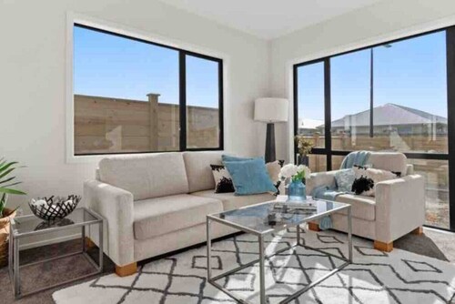 Modern Beach Retreat (4 bedrooms）