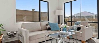 Modern Beach Retreat (4 bedrooms）