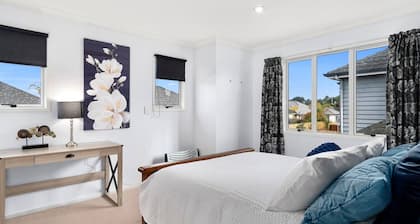 Spacious home on landing drive